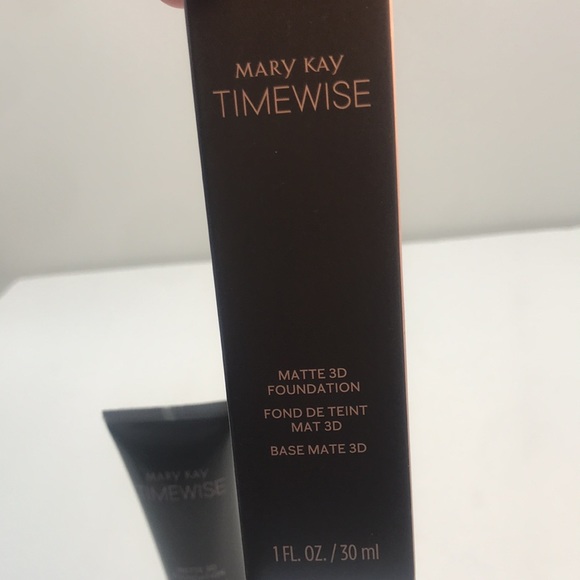 Mary Kay Timewise Matte 3D Foundation Ivory N 140 - Picture 4 of 6